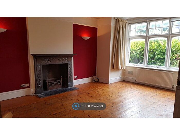 2 Bedroom Flat To Rent In Normandy Avenue, High Barnet, EN5
