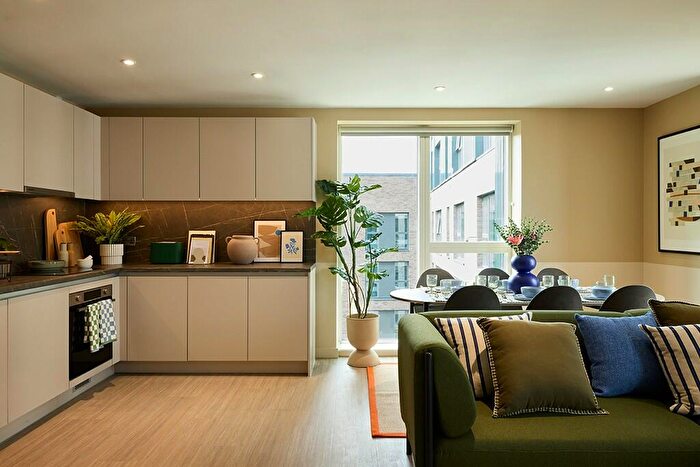 3 Bedroom Apartment To Rent In Candleriggs, Trongate, Glasgow, G1