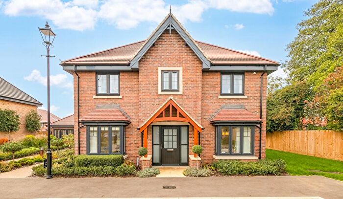 4 Bedroom Detached House For Sale In Russell Road, Toddington, LU5