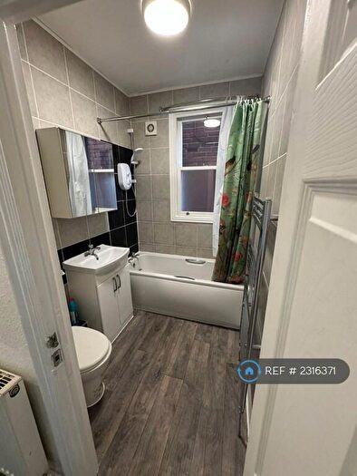 2 Bedroom Flat To Rent In Haydn Road, Nottingham, NG5