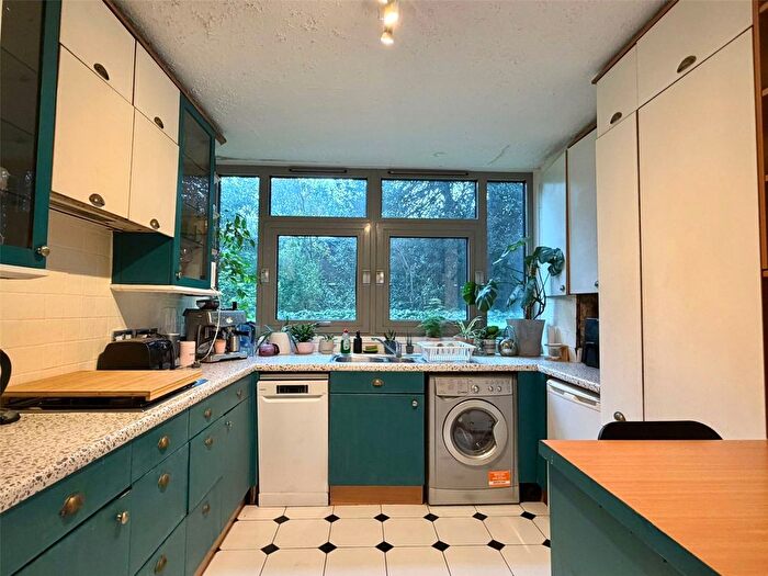 2 Bedroom Flat To Rent In Holly Tree Close, Inner Park Road, London, SW19