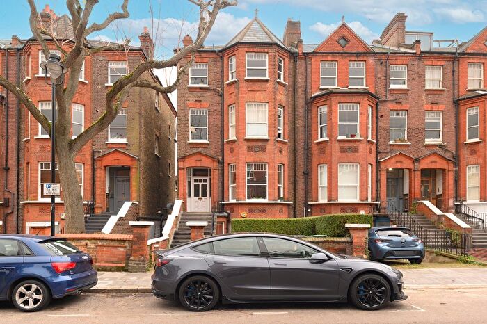 2 Bedroom Flat For Sale In Goldhurst Terrace, South Hampstead, NW6