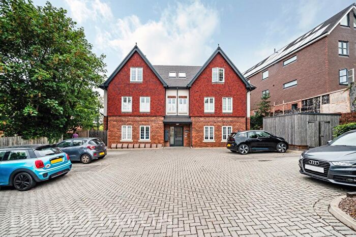 3 Bedroom Apartment For Sale In West Hill, South Croydon, CR2