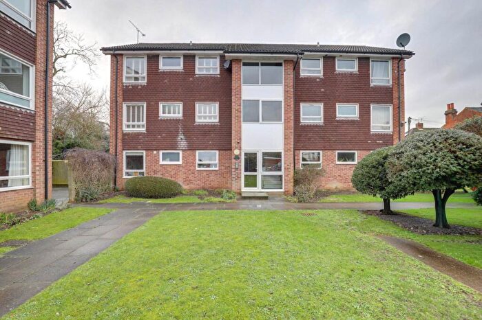 2 Bedroom Flat For Sale In Monkley Court, Caversham, RG4
