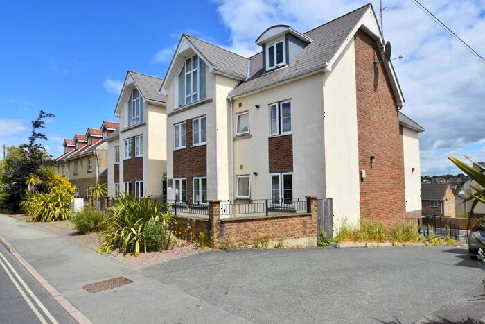 2 Bedroom Flat To Rent In Newport Road, Cowes, PO31