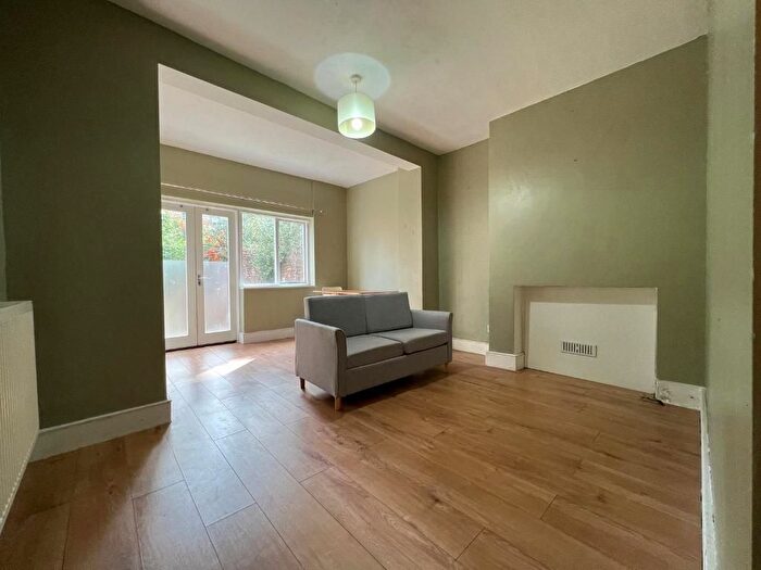1 Bedroom Flat To Rent In Brackenbury Gardens, London, W6