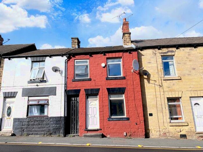 4 Bedroom House To Rent In Dodworth Road, Barnsley, S70