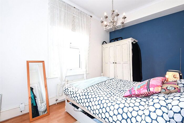 2 Bedroom Flat For Sale In Hamilton Road, Reading, Berkshire, RG1