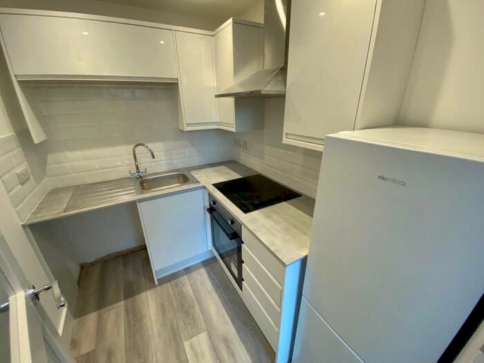 1 Bedroom Flat To Rent In High Street, Littlehampton, BN17