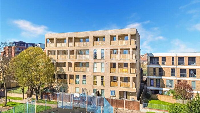 2 Bedroom Apartment For Sale In Mulberry House, London, N15