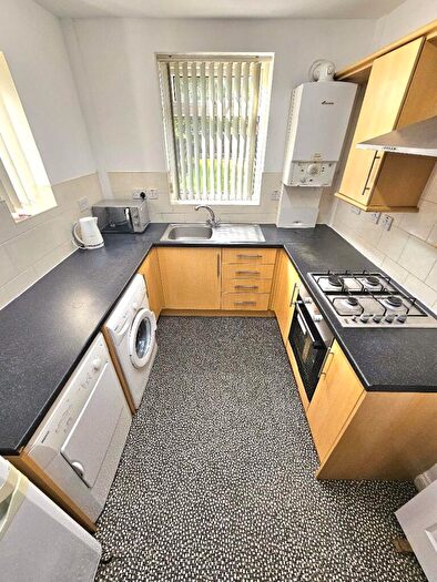 1 Bedroom Flat To Rent In Elsmore Road, Followfield, Manchester, M14
