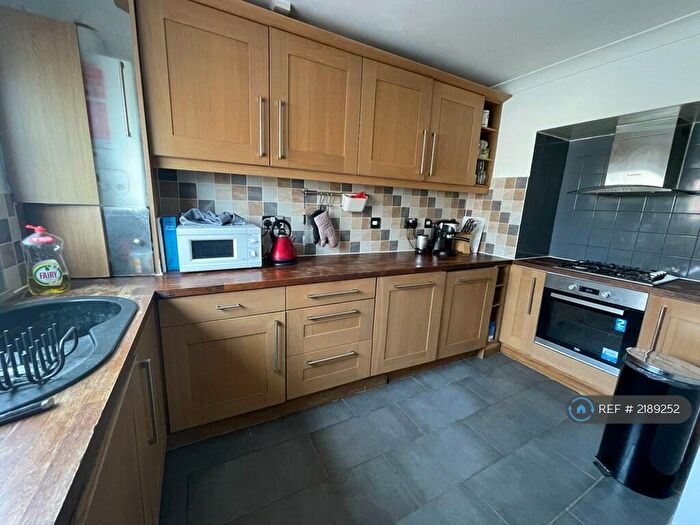 3 Bedroom Flat To Rent In Cherbury Court, London, N1