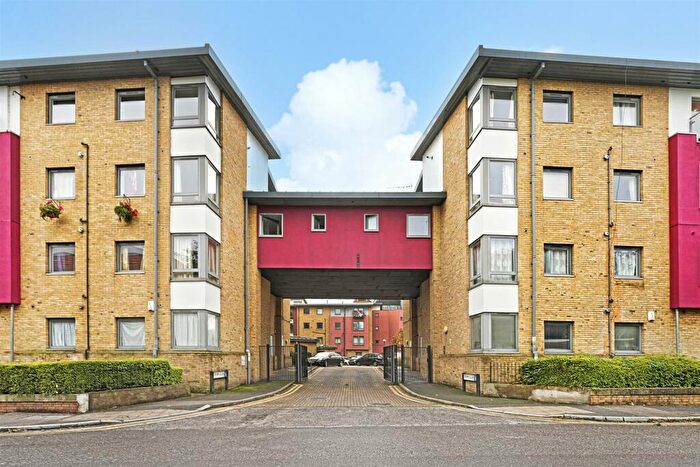 1 Bedroom Apartment To Rent In Crown Close, Wood Green, N22