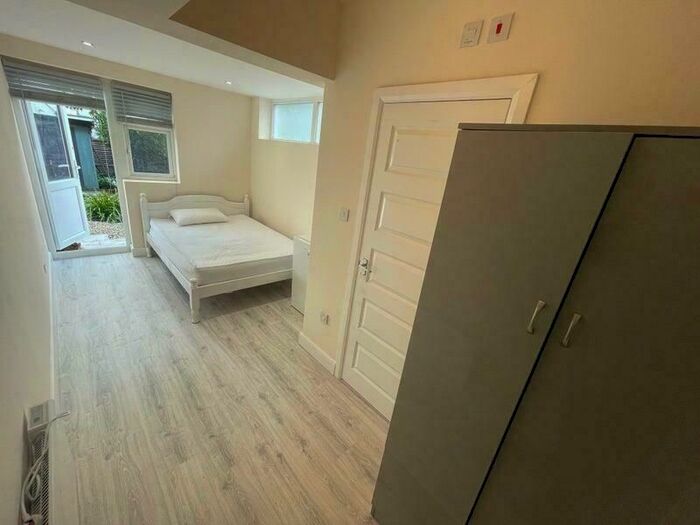 Studio To Rent In Rydal Crescent, Perivale, UB6