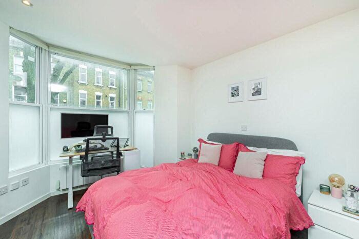 1 Bedroom Flat For Sale In Hemstal Road, West Hampstead, NW6