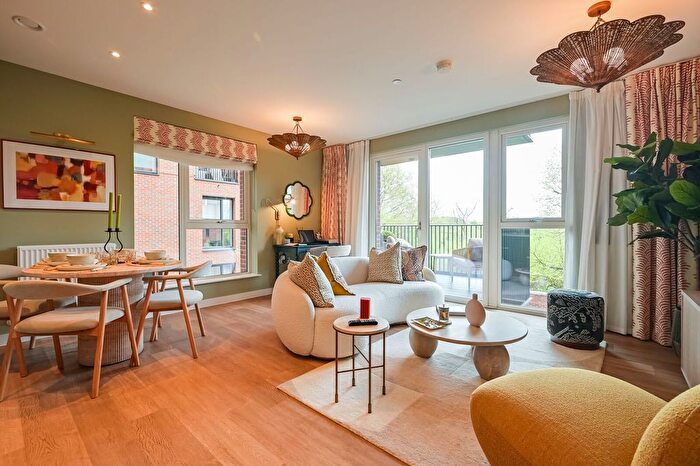 2 Bedroom Flat For Sale In Hendon Waterside, Hendon, NW9