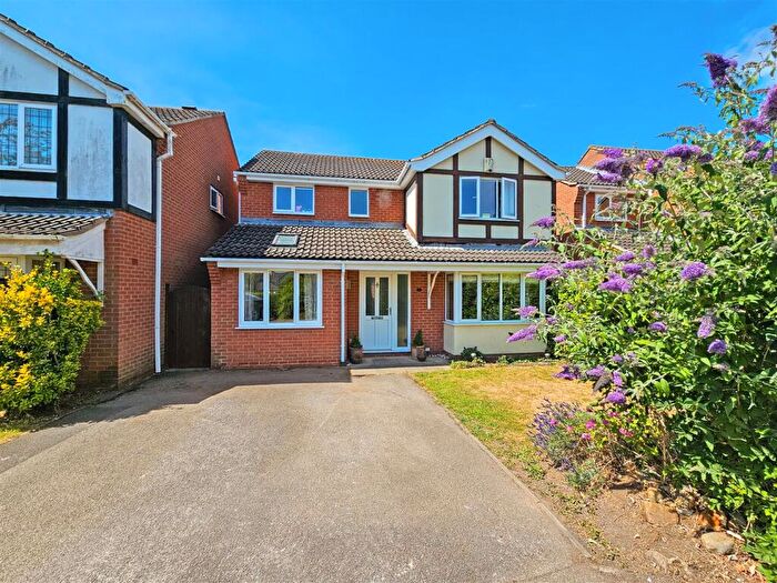 4 Bedroom Detached House For Sale In Lambourne Crescent, Lowdham, Nottingham, NG14