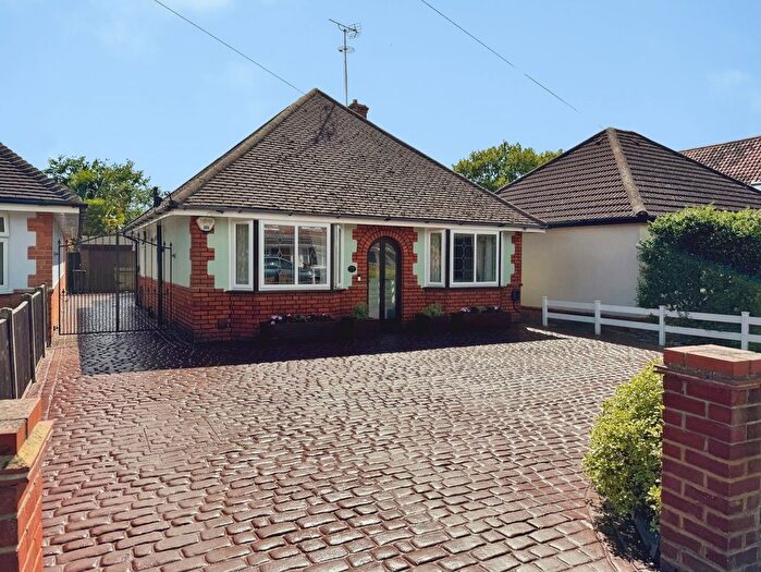 3 Bedroom Bungalow For Sale In Reading Road, Woodley, Reading, RG5