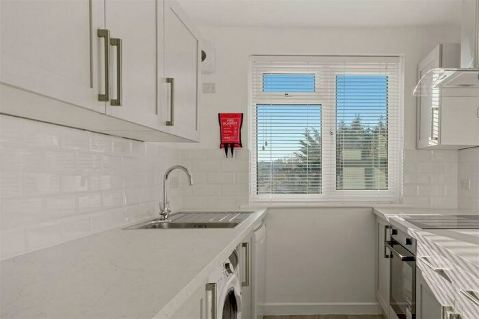 2 Bedroom Flat To Rent In Cairn Way, Stanmore, Middlesex, HA7