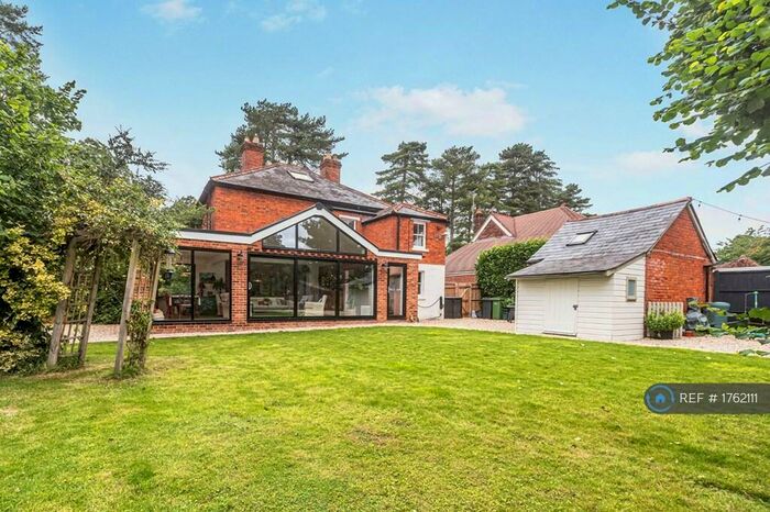 5 Bedroom Detached House To Rent In Andover Road, Newbury, RG14