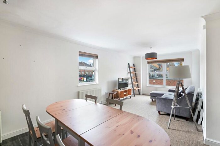 2 Bedroom Apartment For Sale In Ravenscroft Road, Beckenham, BR3