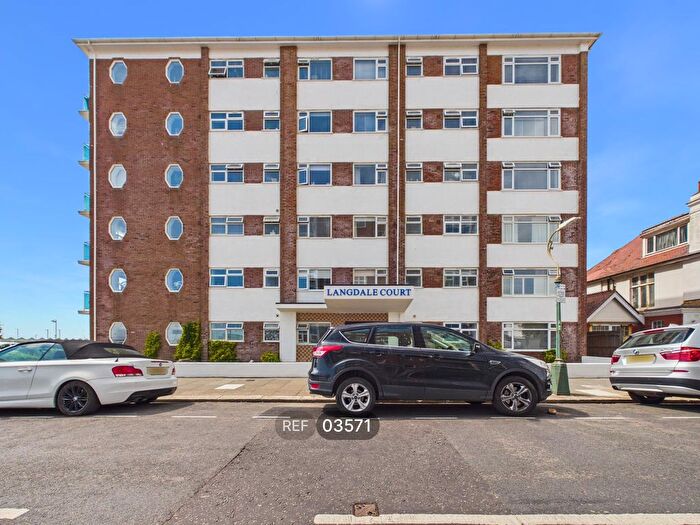 2 Bedroom Flat To Rent In Langdale Court, Kingsway, Hove, BN3