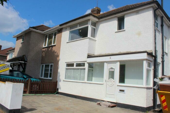 3 Bedroom Semi-Detached House To Rent In St. Andrews Avenue, Hornchurch, London, RM12