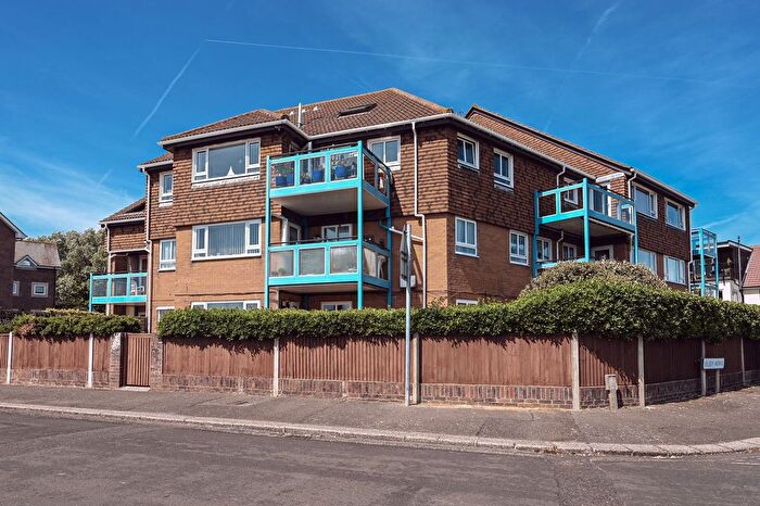 2 Bedroom Flat For Sale In Red Ridges, Kings Parade, Aldwick, PO21