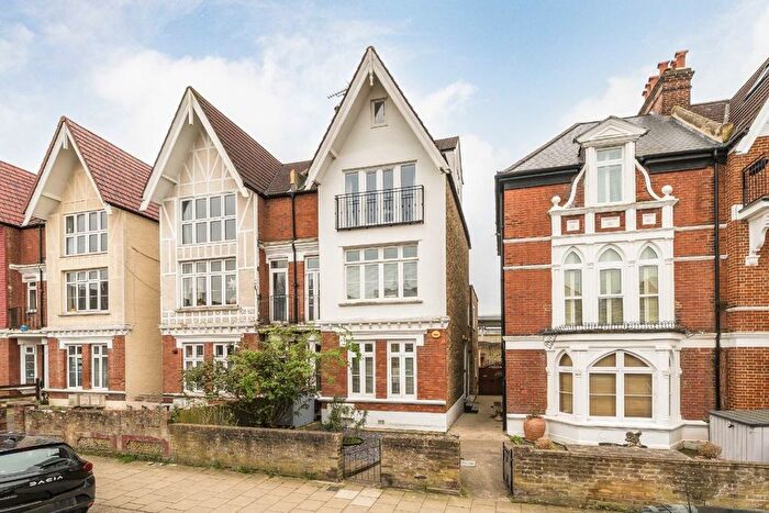 3 Bedroom Maisonette For Sale In Sternhold Avenue, London, SW2