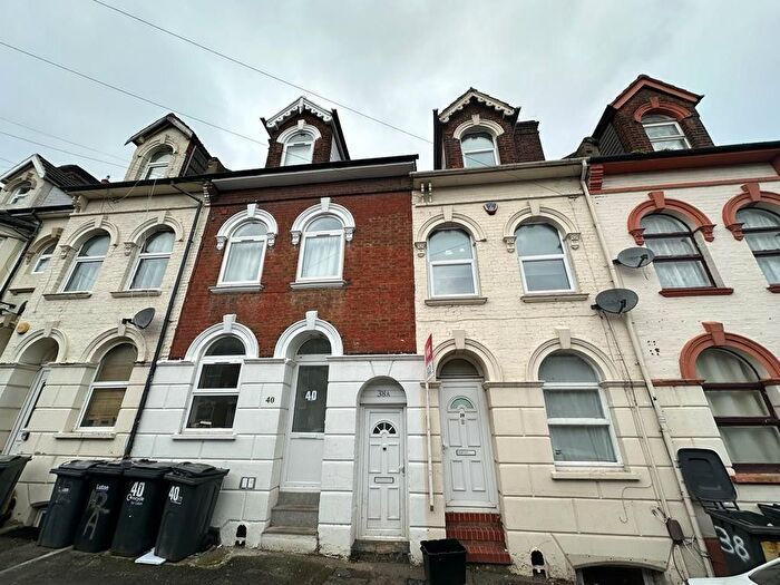 2 Bedroom Flat To Rent In Cardigan Street, Luton, Bedfordshire, LU1