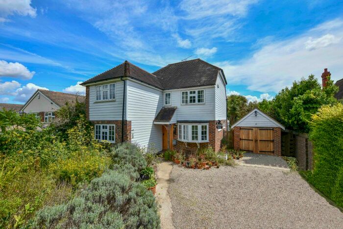 4 Bedroom Detached House For Sale In Headcorn Road, Grafty Green, ME17