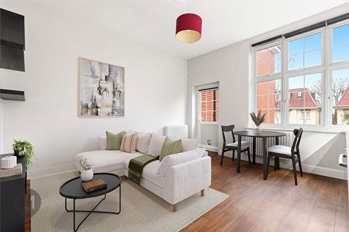 2 Bedroom Flat For Sale In Augustus Road, London, SW19