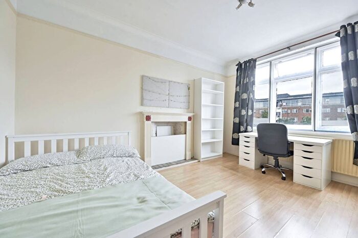 2 Bedroom Flat To Rent In Talgarth Road, Barons Court, London, W14