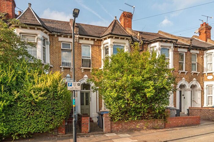 2 Bedroom Flat For Sale In Wendover Road, Harlesden, London, NW10