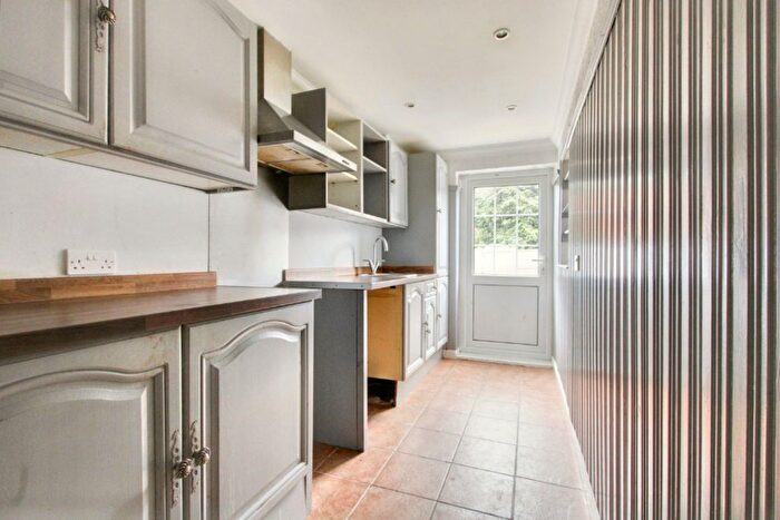 3 Bedroom Terraced House For Sale In Dengayne, Basildon, SS14