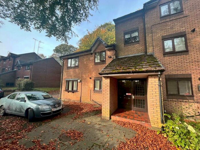 2 Bedroom Flat To Rent In Crescent Avenue, Prestwich, M25