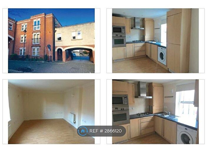 2 Bedroom Flat To Rent In Godwin Court, Swindon, SN1