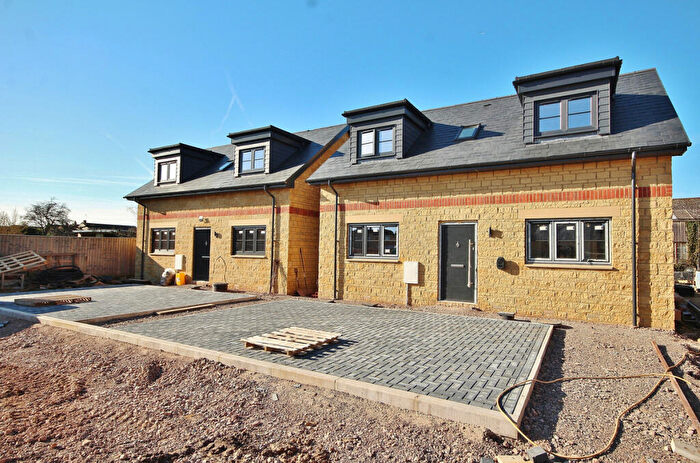 3 Bedroom Detached House For Sale In Milestone Road, Carterton, OX18