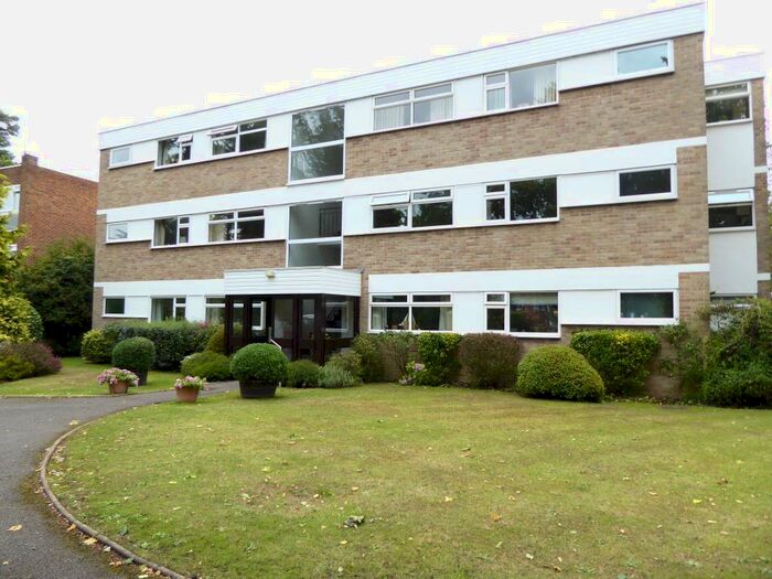 2 Bedroom Ground Flat To Rent In Holmesdale, Bridgewater Road, Weybridge, KT13