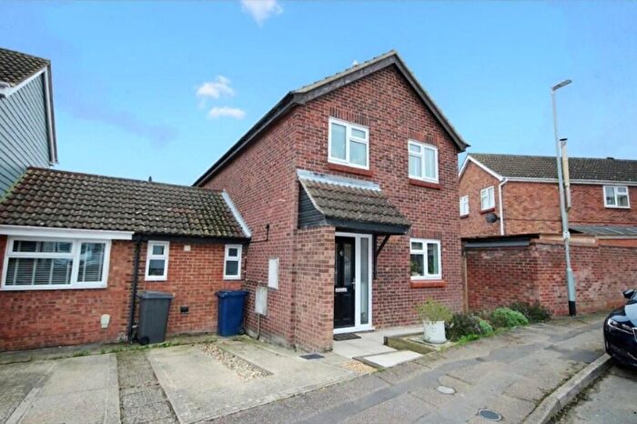 3 Bedroom Link Detached House For Sale In Fisher Close, Haverhill, Suffolk, CB9