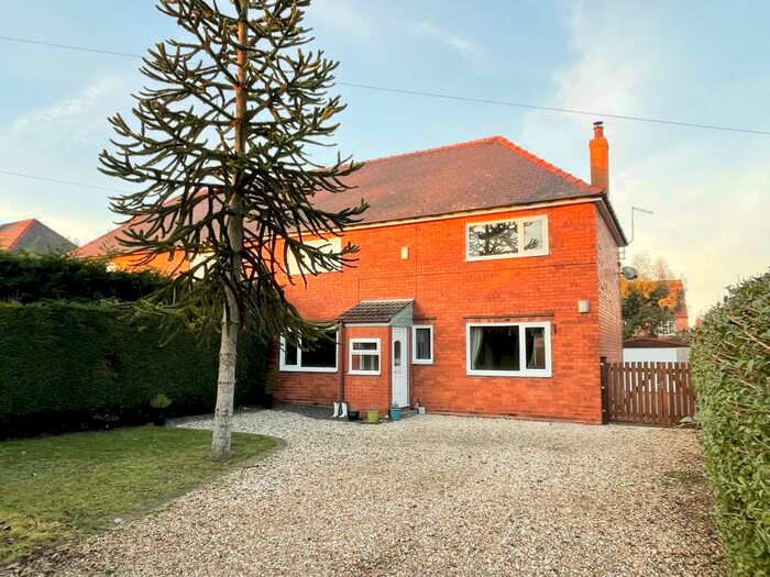 4 Bedroom Semi-Detached House To Rent In Linga Lane, Bassingham, LN5