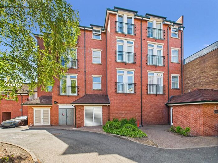 2 Bedroom Duplex For Sale In Alcester Road, Moseley, Birmingham, B13