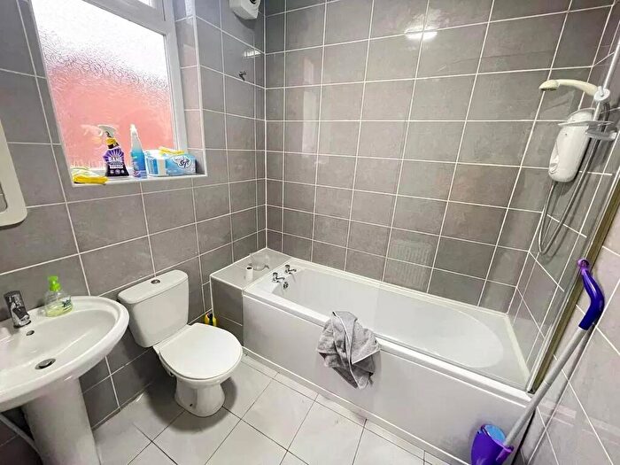 4 Bedroom House To Rent In Liverpool Road, Manchester, M30