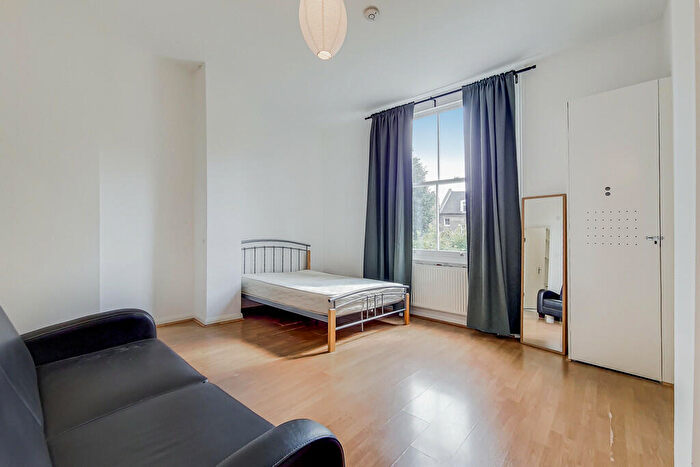 Apartment To Rent In Stroud Green Road, N4