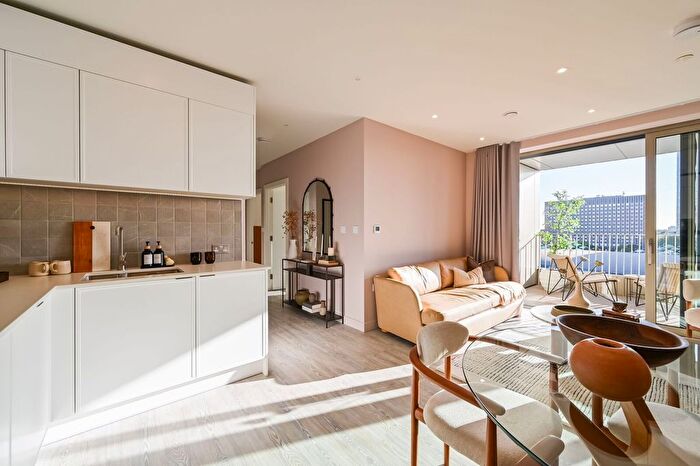 2 Bedroom Flat To Rent In Cherry Park Lane, Stratford, London, E20