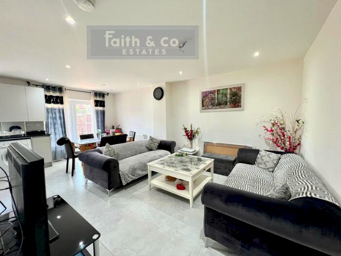 4 Bedroom Semi-Detached House To Rent In Grosvenor Avenue, Hayes, UB4