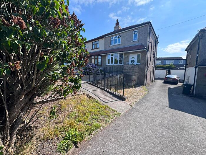 3 Bedroom Semi-Detached House For Sale In Royds Hall Lane, Bradford, BD6