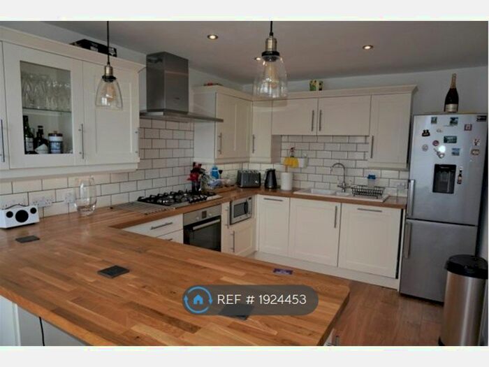 4 Bedroom End Of Terrace House To Rent In Mountbatten Close, London, SE19