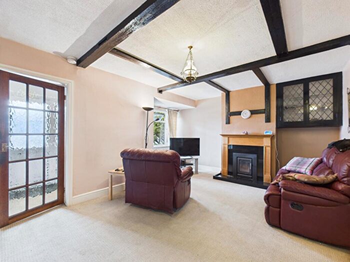 3 Bedroom Semi-Detached House For Sale In The Crescent, Padworth, RG7