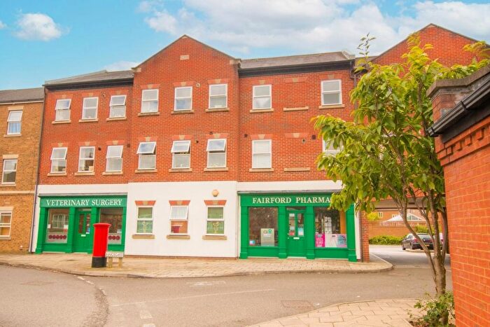 1 Bedroom Flat For Sale In Kingsgate, Aylesbury, HP19